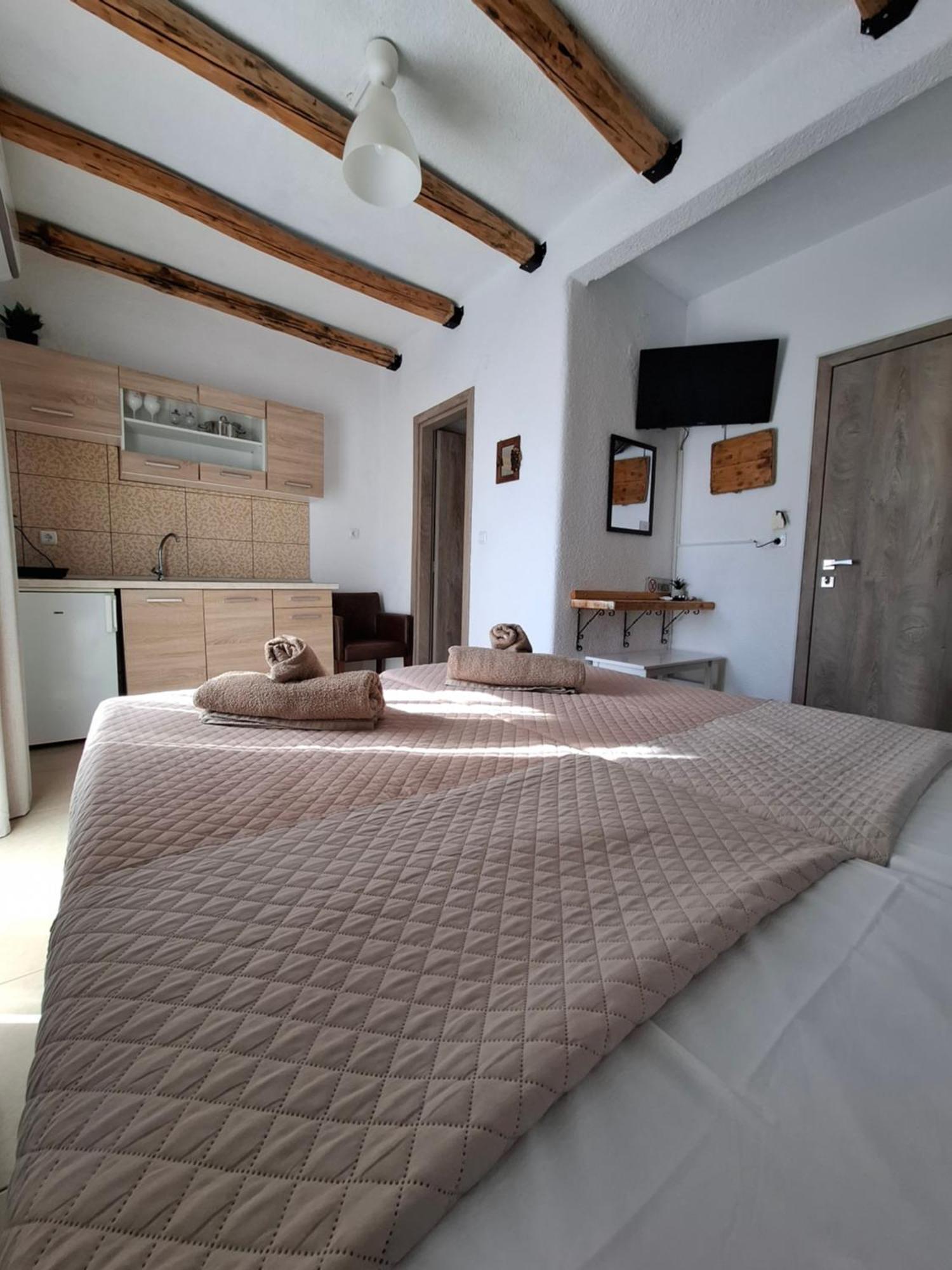 Mariza Apartments -Studios Hanioti Buitenkant foto